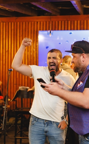 Așa a fost deschiderea terasei Kozlovna pe 2 mai – cu multă energie, muzică bună și bere rece