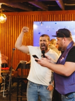 Așa a fost deschiderea terasei Kozlovna pe 2 mai – cu multă energie, muzică bună și bere rece