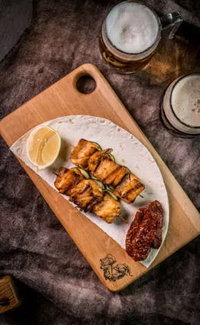 Frigărui de somon cu creveți și zucchini